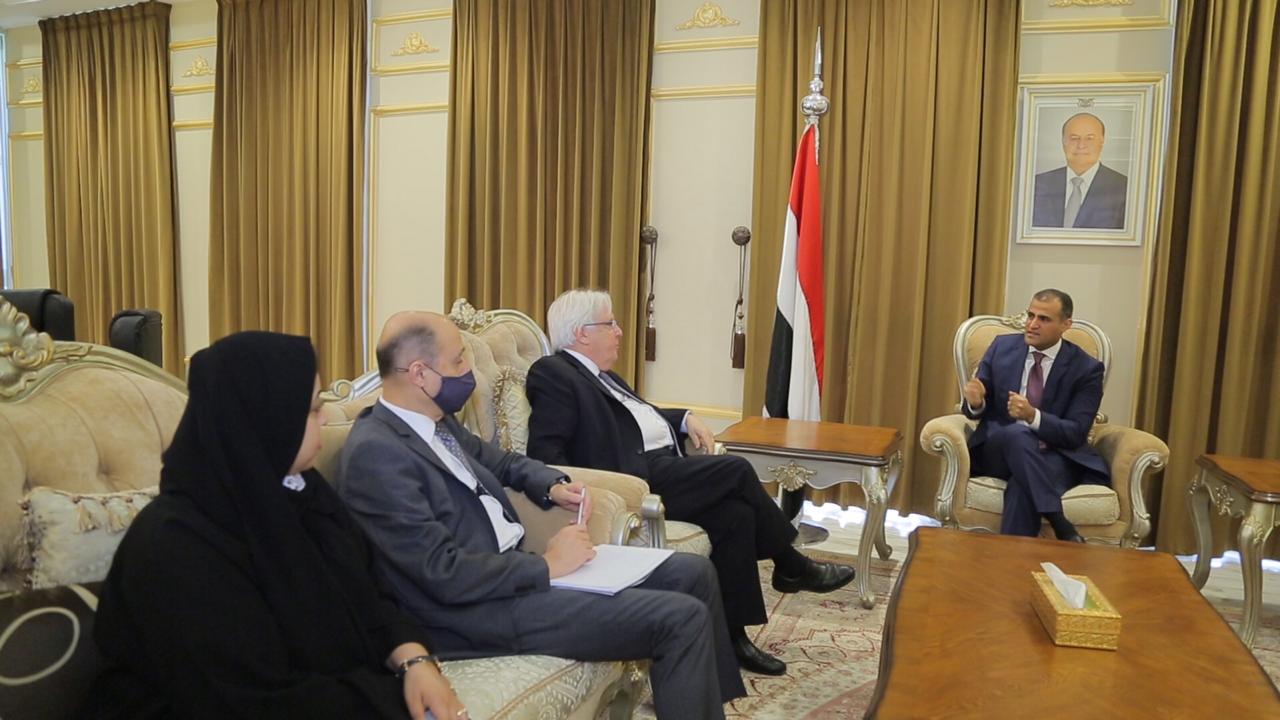الحكومة اليمنية تدعو الانتقالي الى سحب قواته من عدن وسقطرى في "اسرع وقت"