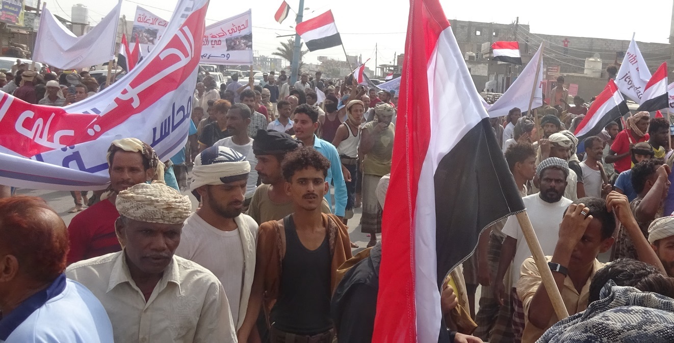 مسيرة ووقفة احتجاجية تنديدا باستهداف ميليشيا الحوثي الانقلابية ميناء المخا (صور)