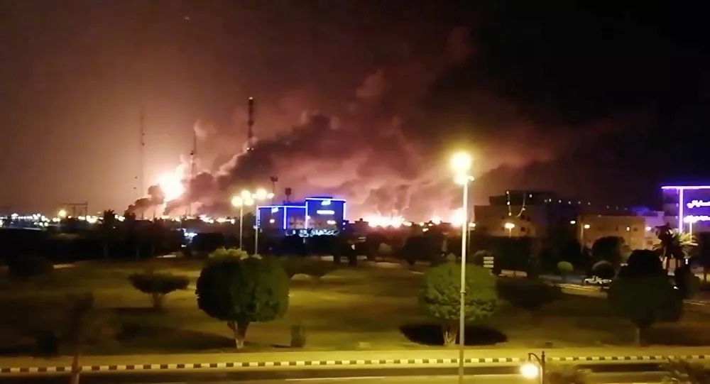 الطاقة السعودية: اندلاع حريق قرب منصة تابعة لمحطة منتجات بترولية نتيجة هجوم للحوثيين