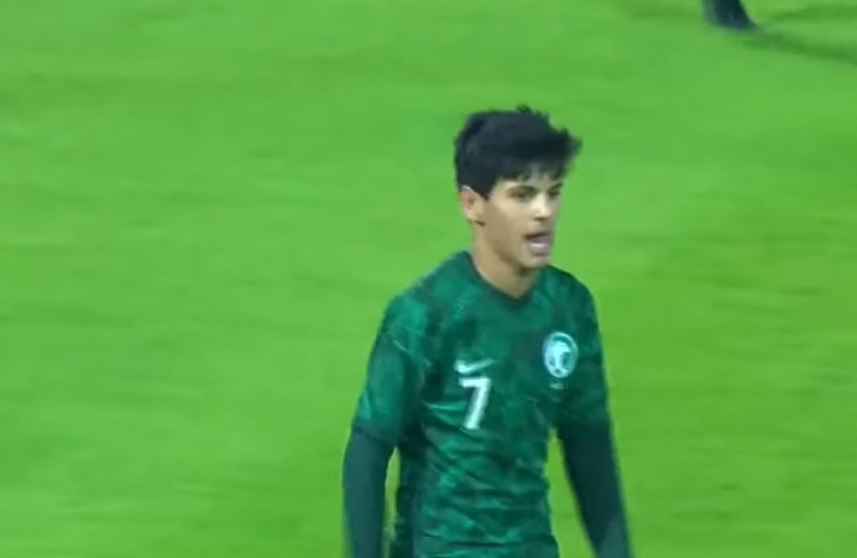 انتهاء الشوط الاول من مباراة المنتخبين السعودي واليمني بالتعادل الايجابي 