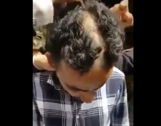 على طريقة داعش...الحوثيون يحلقون شعر الشباب تعزيزاً لـ"الهوية الايمانية" (فيديو)