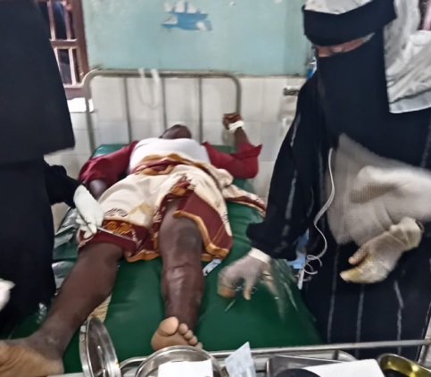إصابة 11 شخصا بينهم 4 في حالة خطرة إثر حادث مرور مروع في أبين (صور)