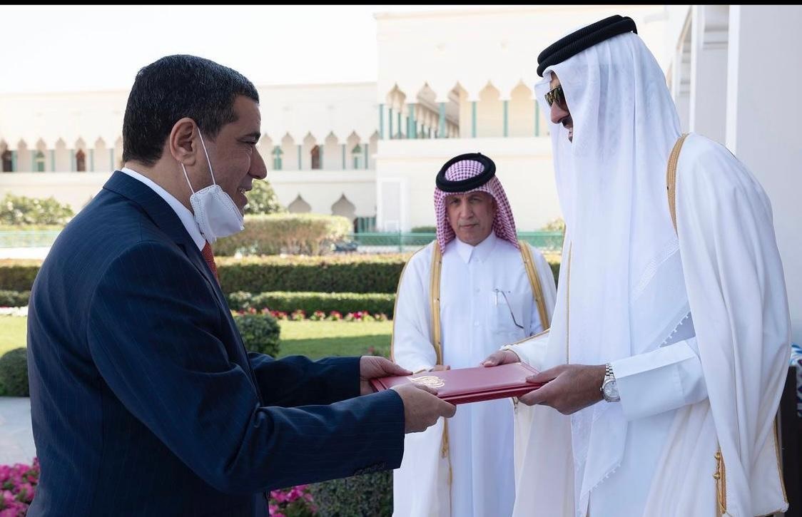 أمير قطر يتسلم أوراق اعتماد السفير اليمني