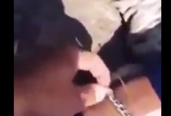 جندي يسأل أسير حوثي في مارب ما الذي في يدك فيجيب: مفتاح الجنة (فيديو)