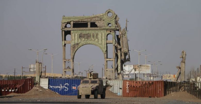معارك عنيفة بين "المشتركة" والحوثيين وسط مدينة الحديدة