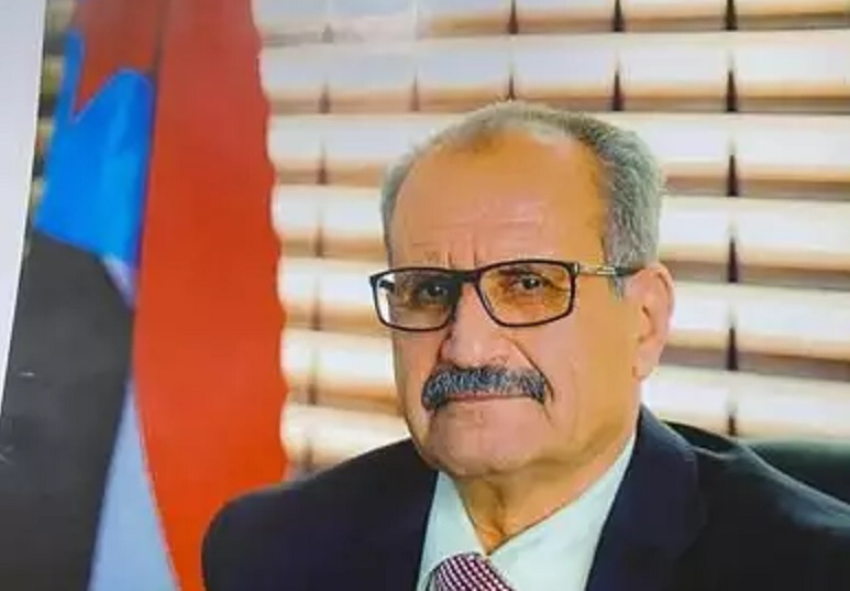قيادي في الانتقالي يهاجم "الجيش الوطني" ويصفه بـ"الميليشيا"