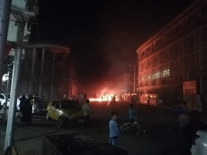 حضرموت..تعليق الدراسة في عدد من مدارس المكلا جراء إحتجاجات منددة بتدهور الاوضاع الاقتصادية