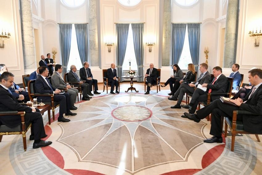 العليمي يلتقي رئيس ألمانيا ويؤكد الالتزام باعلان الهدنة والتعاطي الايجابي مع الجهود الدولية لاحلال السلام في اليمن