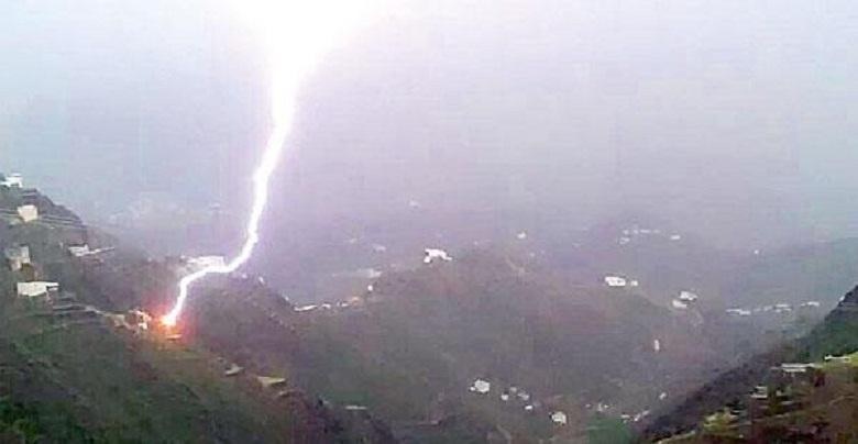 صاعقتان رعديتان توديان بحياة شابين شمال غرب اليمن