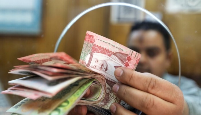 البنك الدولي: اليمنيون يعتمدون على الإغاثة والتحويلات المالية والأوضاع تتدهور بسرعة