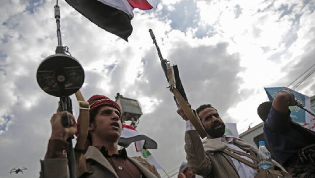 مليشيا الحوثي تتهم القوات المشتركه بإعدام اسرى حوثيين في الساحل الغربي والأخيره ترد على الإتهام