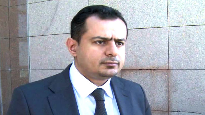 سخرية واسعة من تصريحات لـ"معين عبدالملك" عن محاربته للفساد من قصر معاشيق