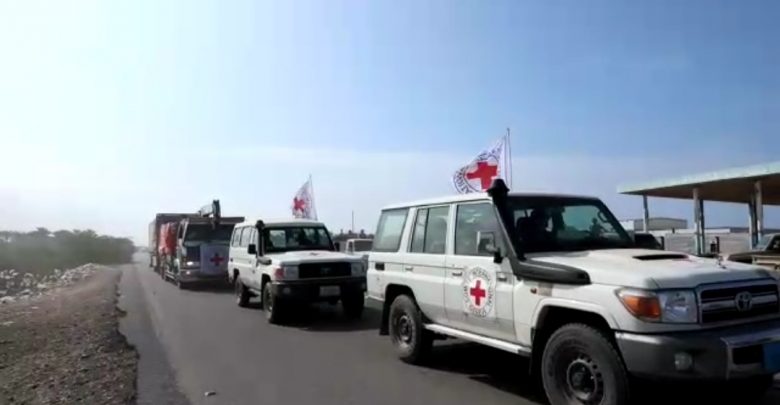 الحديدة..الحوثيون يمنعون "الصليب الاحمر" من دخول الدريهمي ويستولون على مساعداته الإغاثية