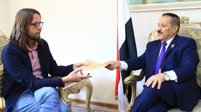 الحوثيون يحرجون الشرعية بشأن مواطنين محتجزين في كينيا