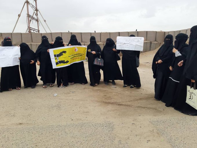 رابطة الامهات تناشد انقاذ أبنائها المضربين عن الطعام في سجن بئر أحمد بعدن