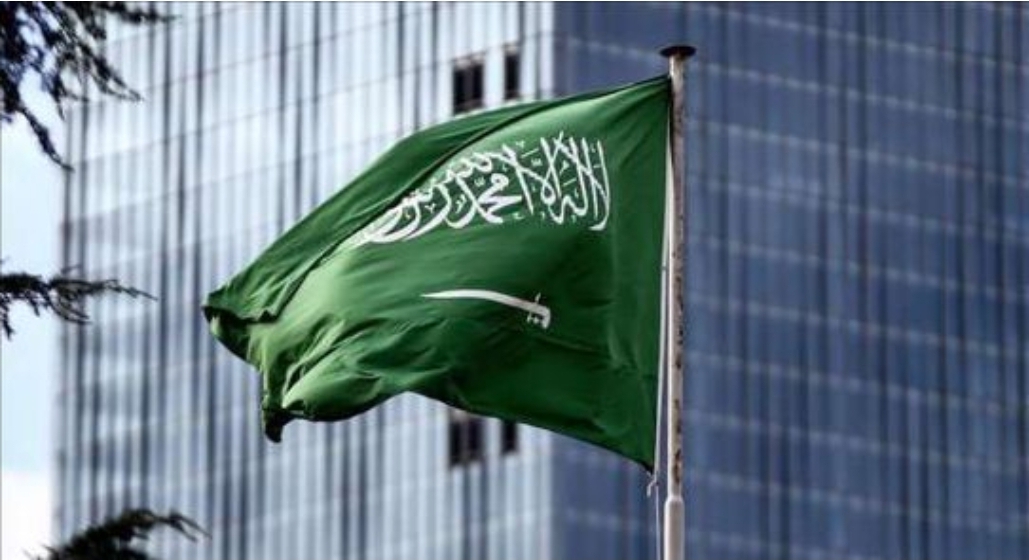 10 حقوق جديدة للعامل في المملكة تشمل المقيم اليمني بعد ألغاء نظام الكفالة  