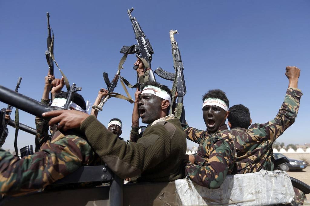 الحوثيون يفرضون حملات تجنيد صوب مارب تحت مزاعم "القتال في فلسطين"