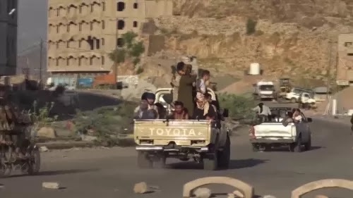 اليمن..مسؤول أمني يقتحم منزله فتاة ويختطفها بعد أن فسخت خطوبتها منه لتعاطيه ممنوعات 