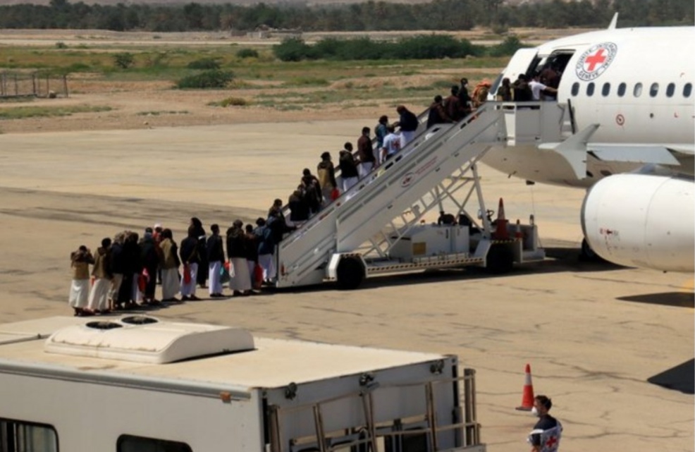 بينهم 15 سعودياً.. أول صور لأكبر عملية تبادل لأسرى "الأزمة اليمنية"