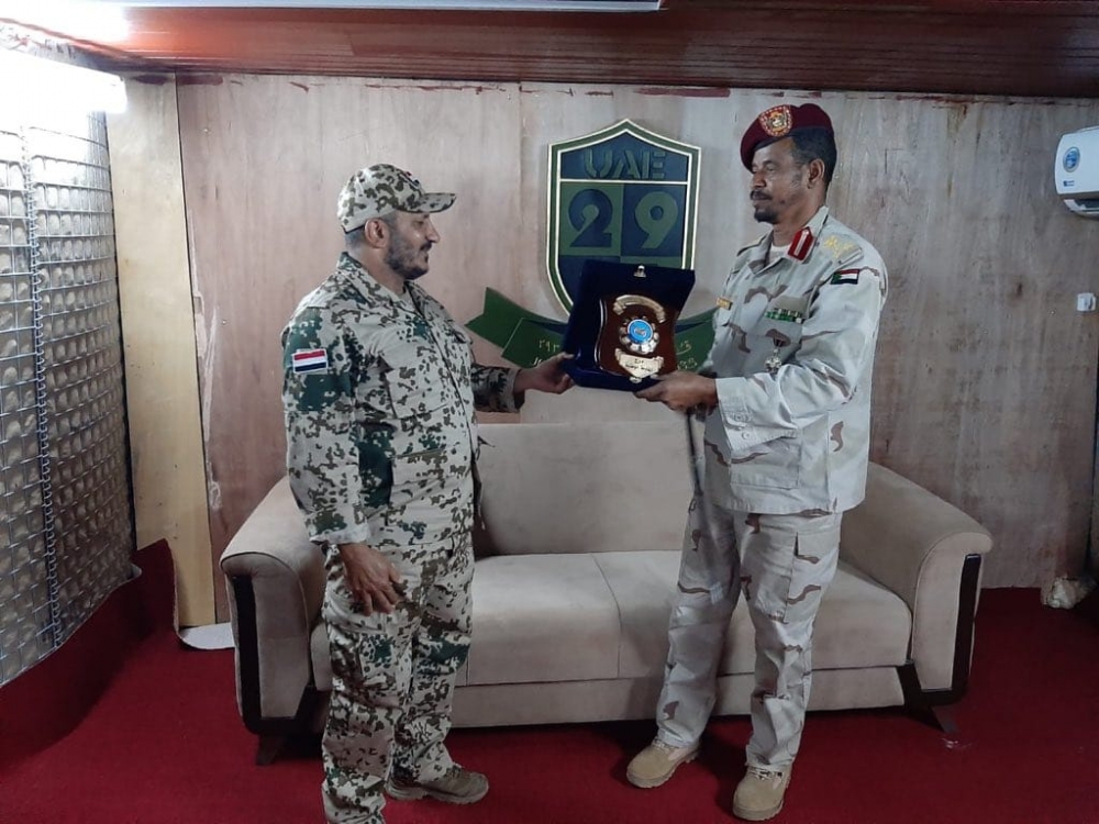 العميد طارق يودع القوات السودانية.. (صورة)
