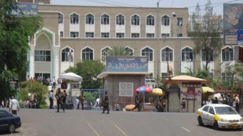 الحوثيون يقصفون مستشفى حكومي جنوب غرب اليمن