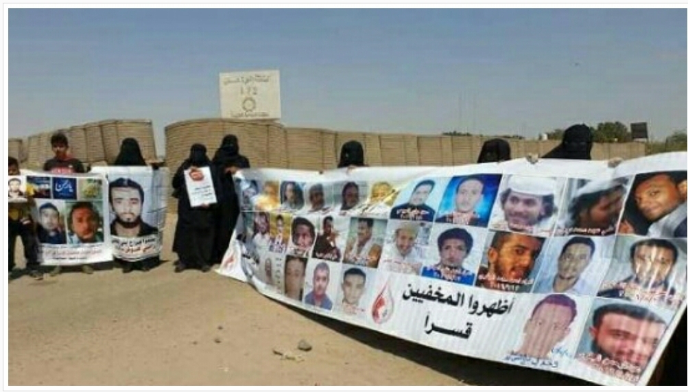 احتجاجات أمام مقر التحالف في عدن ومطلب واحد للجميع