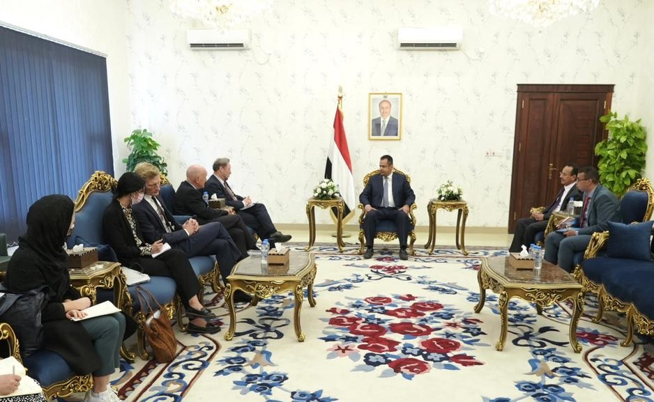 الحكومة اليمنية: الحوثي يتلاعب بالورقة الانسانية لابتزاز المجتمع الدولي وإطالة أمد الحرب 
