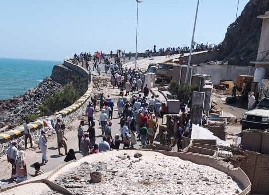 أول تعليق حكومي على واقعة اقتحام قصر معاشيق في عدن