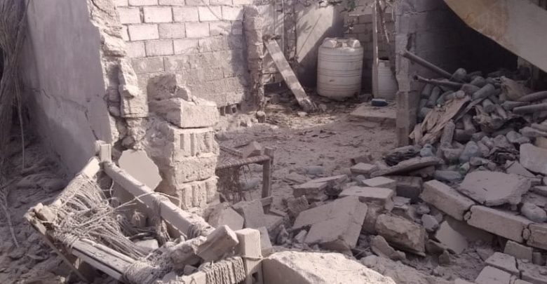الحوثيون يدمرون منزلا ويقصفون أحياء متفرقة جنوب الحديدة