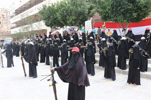 بينهن أسماء الشامي وتغريد أبوطالب وصفاء الدين السلطان : "الزينبيات" يفرضن اتاوات اجبارية على طالبات المدارس دعماً للمقاتلين الحوثيين