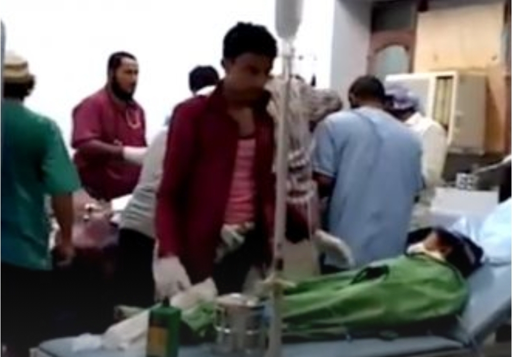 فيديو ...شاهدمدير شرطة الحديدة يزور جرحى جريمة القصف الحوثي على حيس