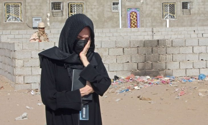 أنجلينا جولي: الوضع في اليمن يفطر القلب ويثير الغضب - (فيديو)