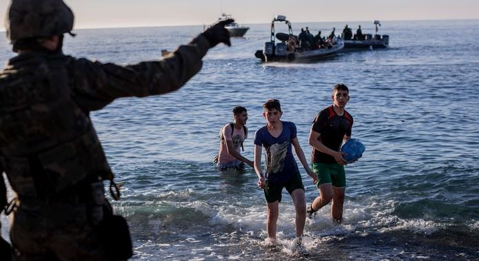 المغرب ترحل 20 يمنياً من طالبي اللجوء