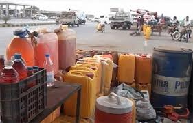 الحوثيون ينشئون ثلاثة أسواق سوداء جديدة للمشتقات النفطية بذمار