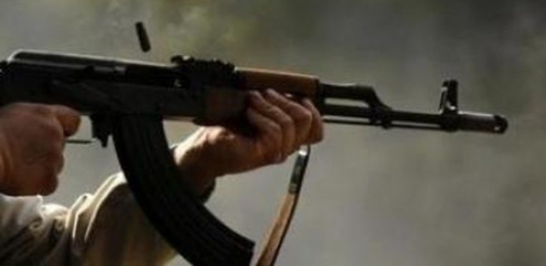 مسلحون مجهولون يداهمون نقطة بأبين وينهبون 13 مليون ريال