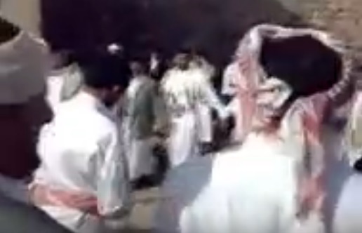 شاهد بالفيديو...عادات غريبة لختان الأطفال في صعدة