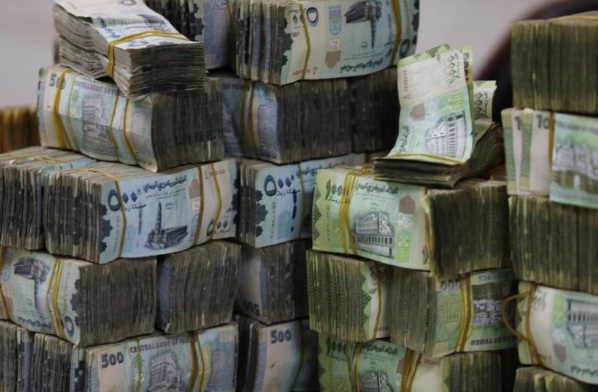 حملات حوثية لمصادرة العملة الجديدة...و"مركزي صنعاء" يهدد البنوك وشركات الصرافة