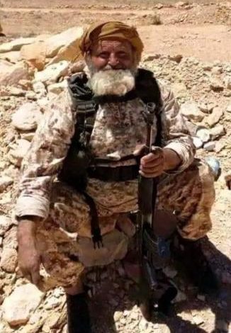 ”بامسي يظهر في مأرب …مقاتل كهل يثير اعجاب الكثير وناشطون يشبهونه بممثل تركي شهير