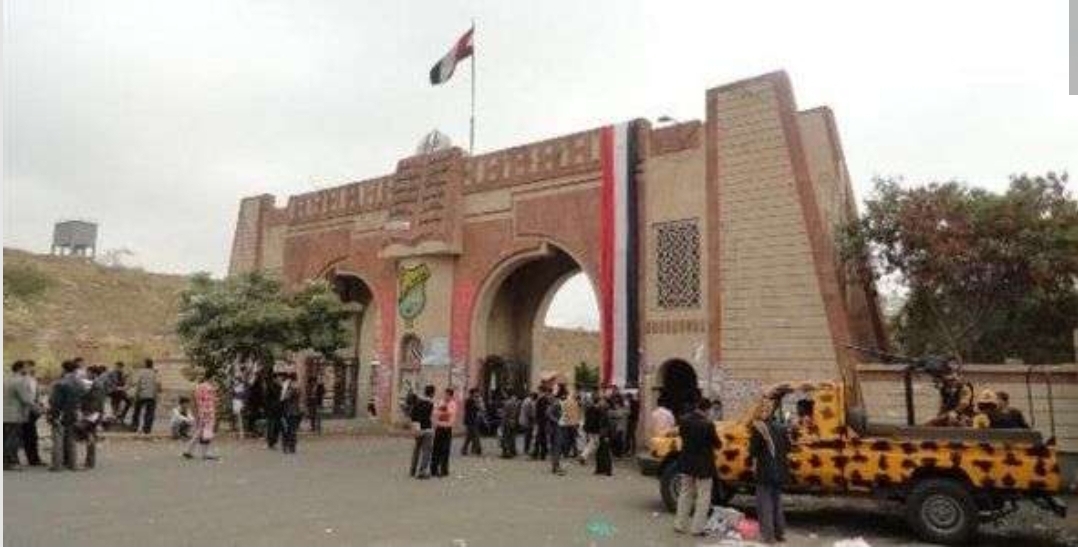 إصابة أكاديميين بجامعة صنعاء بعراك بينهم بالسلاح الأبيض