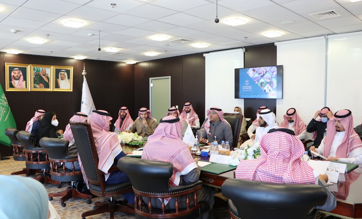 السعوية تبحث تأهيل طرق حيوية في اليمن