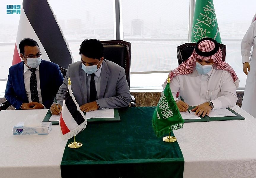 آلية رقابة سعودية لمنحة الوقود لليمن ووزير الكهرباء يؤكد: من أراد الخدمة عليه أن يدفع