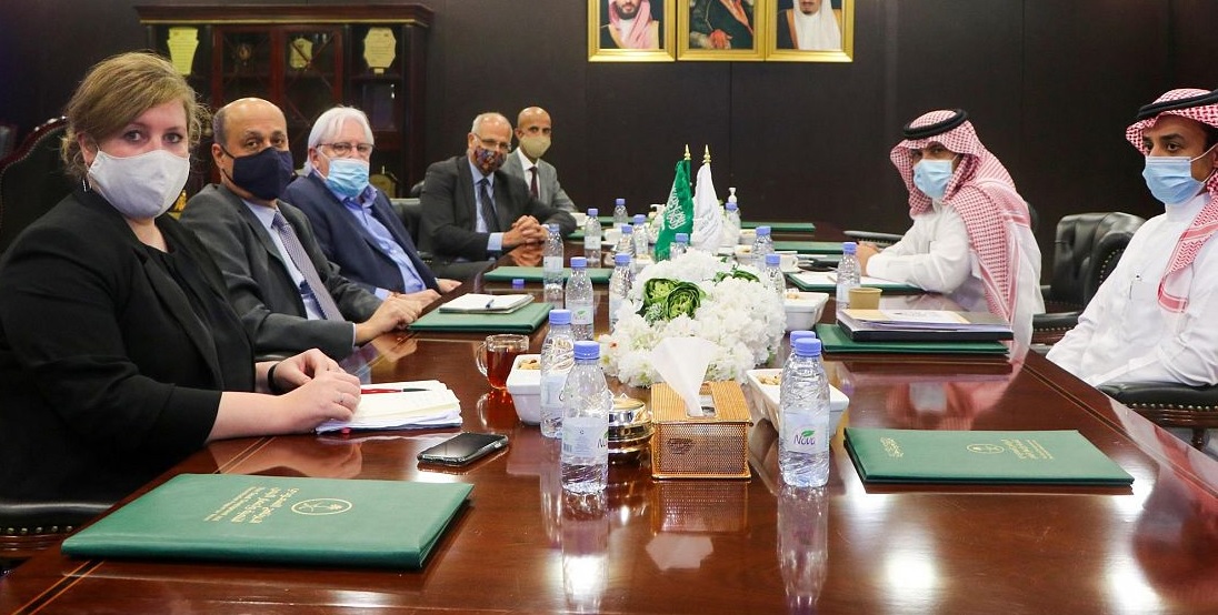 سفير السعودية لدى اليمن يلتقي مبعوث الأمم المتحدة والسفير البريطاني في اليمن