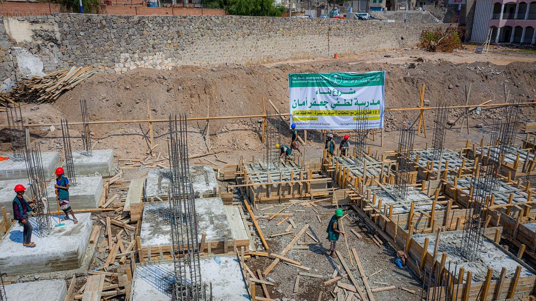 السعودية تطلق 13 مشروعاً حيوياً في عدن خلال أسبوع