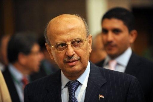 وزير سابق لليمنيين: توقفوا عن التغني بالماضي وفكروا بمن يجنبكم الدمار وإراقة الدم