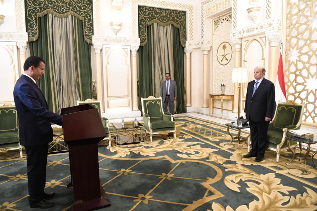النائب العام الجديد يؤدي اليمين القانونية...وهادي يوجهه بإبعاد السلطة القضائية عن المناكفات السياسية 
