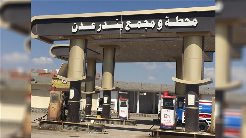 إضراب عمالي المصافي يشعل أزمة وقود في عدن