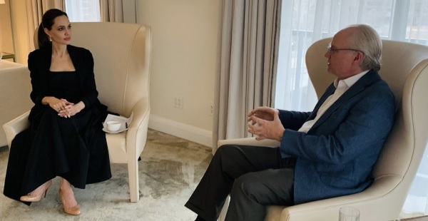 ليندركينغ وأنجليا جولي يتفقان على العمل لتخفيف الازمة الانسانية في اليمن
