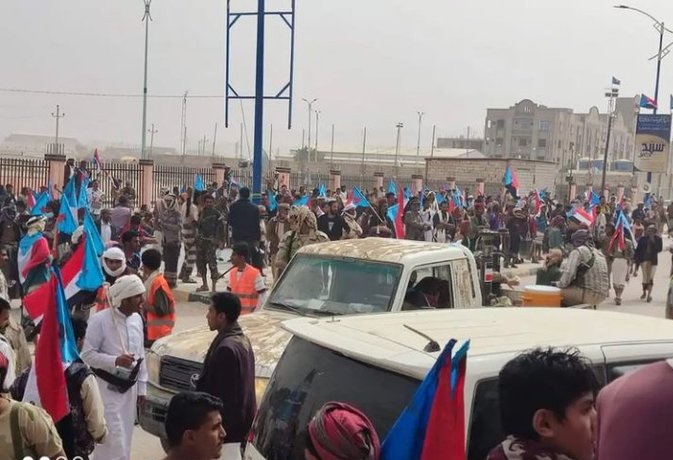 الانتقالي يتظاهر في شبوة ضد طارق صالح