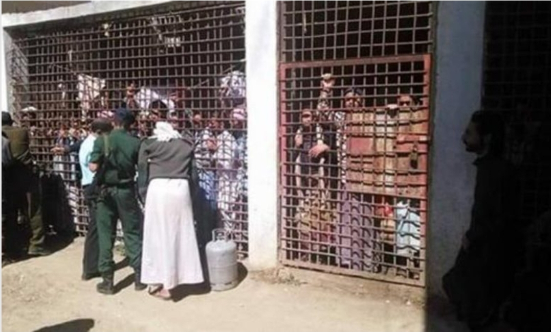 منظمات حقوقية: خمسة معتقلين يضربون عن الطعام في سجن للحوثيين بصنعاء