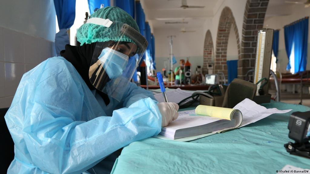 مسؤولة صحية تهاجم الصحة العالمية وتتهمها بالتعامل ببطء مع جائحة كورونا في اليمن
